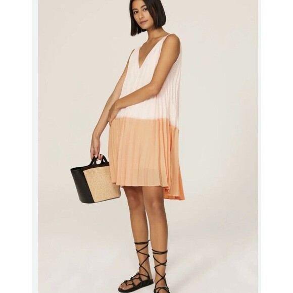 tome Dresses & Skirts - ⭐️ Tome Mini Dress Small Colorblock Pleated V-Neck Sleeveless Balletcore DAMAGE